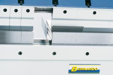 Bernardo Schwenkbiegemaschinen mit segm. Ober-,Unter- und Biegewange B 1050 BOX
