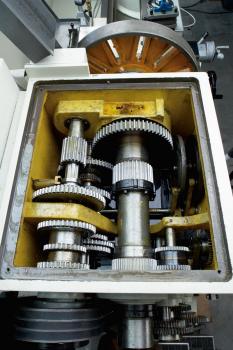 ELMAG INDUSTRIE 1000/250 Universal lathe