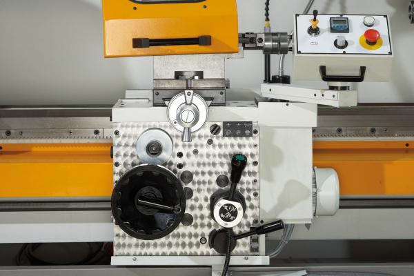 ELMAG PREMIUM CU 630 Universal lathe Centre distance 2000mm